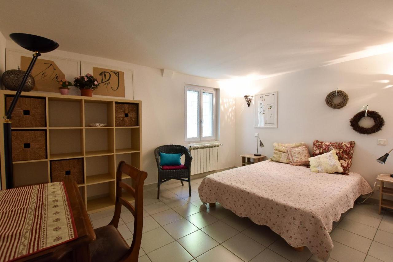 Moulin Rose, Parking - Jardin Διαμέρισμα Αρλ Εξωτερικό φωτογραφία